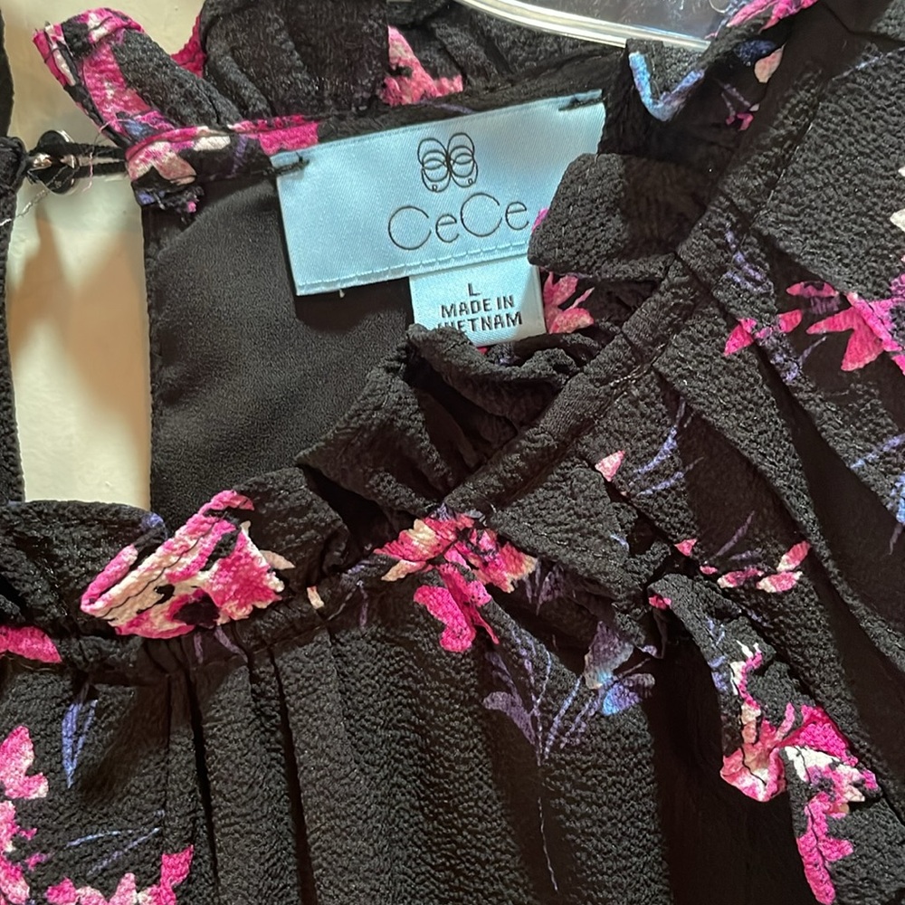 💚🆕 CeCe | Flutter Sleeve Dress Size Large. Pretty Floral Print and Neckline. - Picture 2 of 8